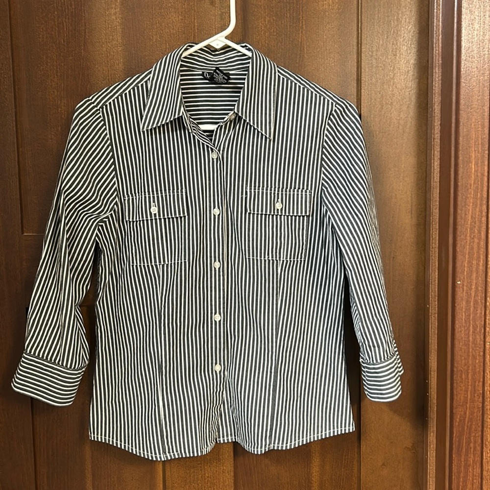 Rafaella grey & white button-down stretch with 3/4 length sleeves size 8